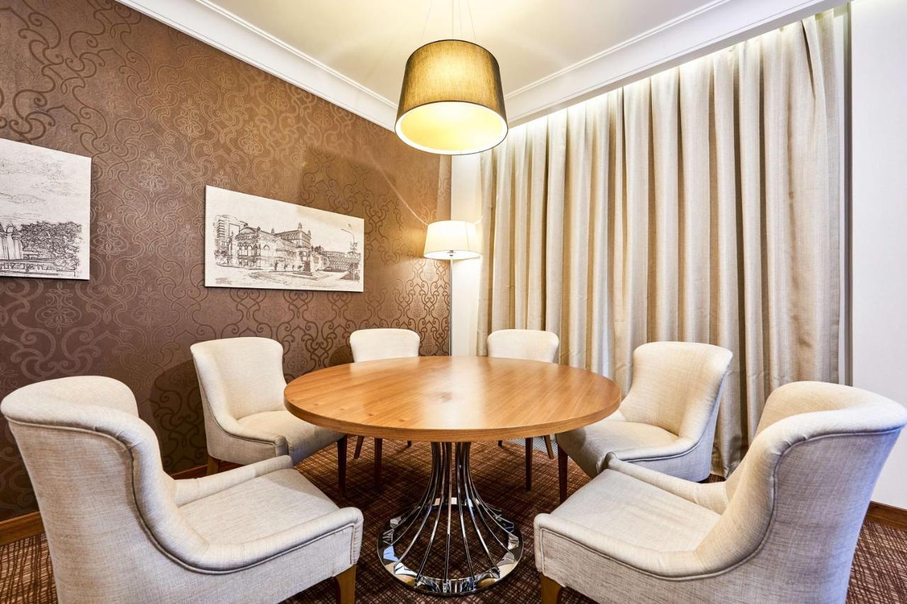 Radisson Blu Hotel, Kyiv Podil City Centre Bagian luar foto