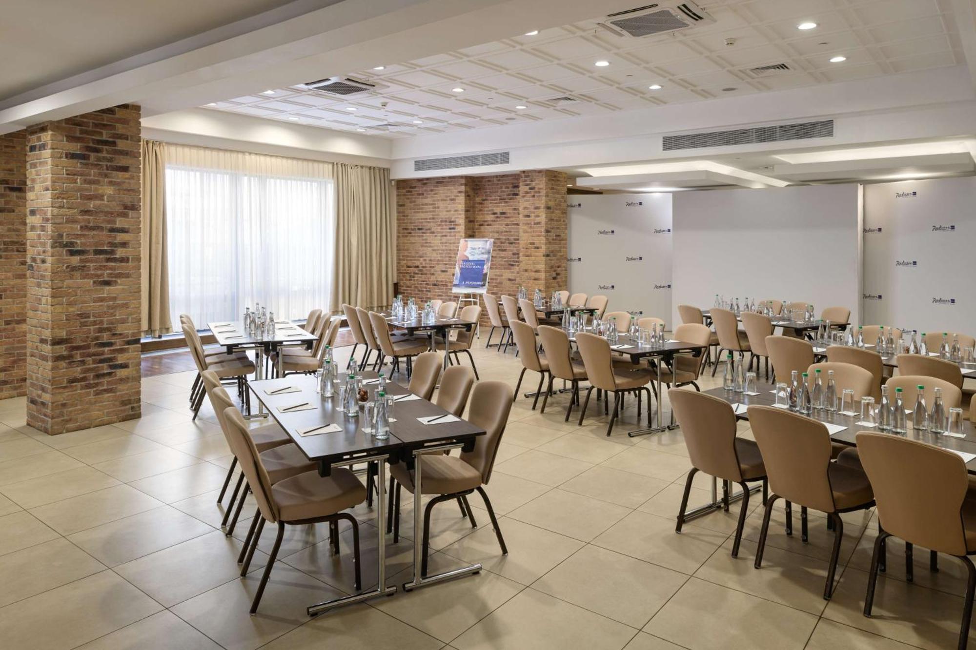 Radisson Blu Hotel, Kyiv Podil City Centre Bagian luar foto