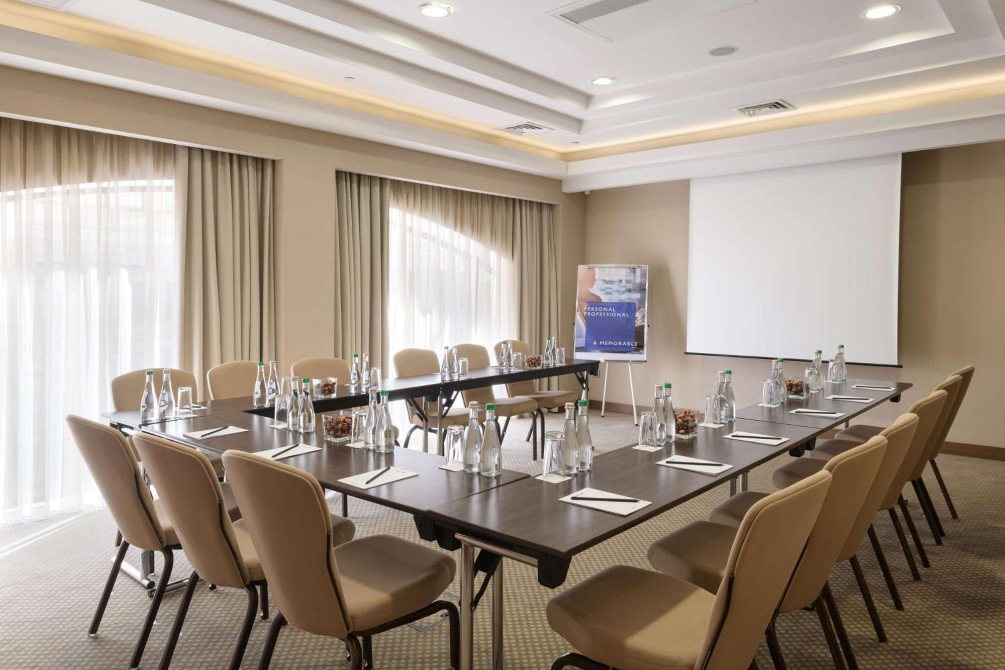 Radisson Blu Hotel, Kyiv Podil City Centre Bagian luar foto