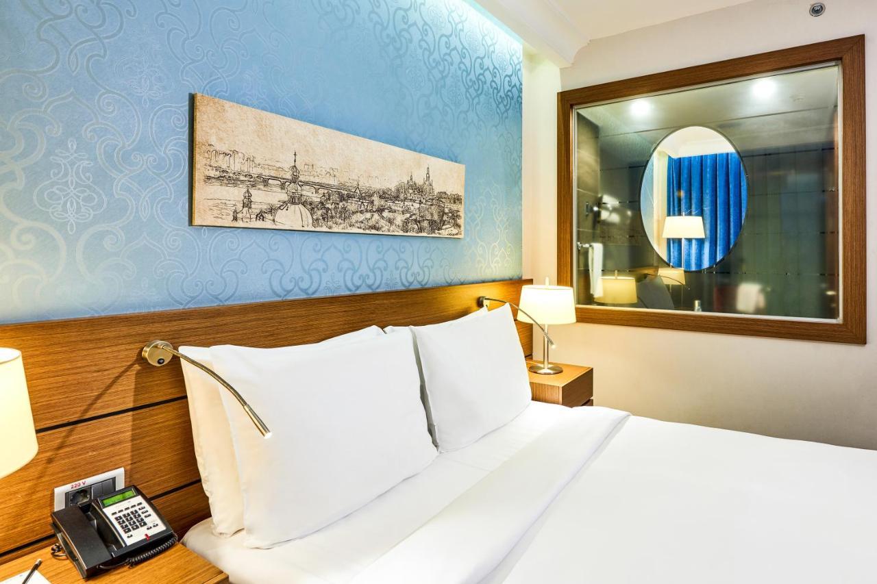 Radisson Blu Hotel, Kyiv Podil City Centre Bagian luar foto